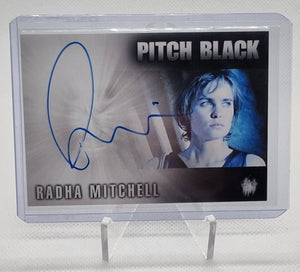 Radha Mitchell "Carolyn Fry" - 2004 Rittenhouse Pitch Black Chronicles of Riddick Autograph